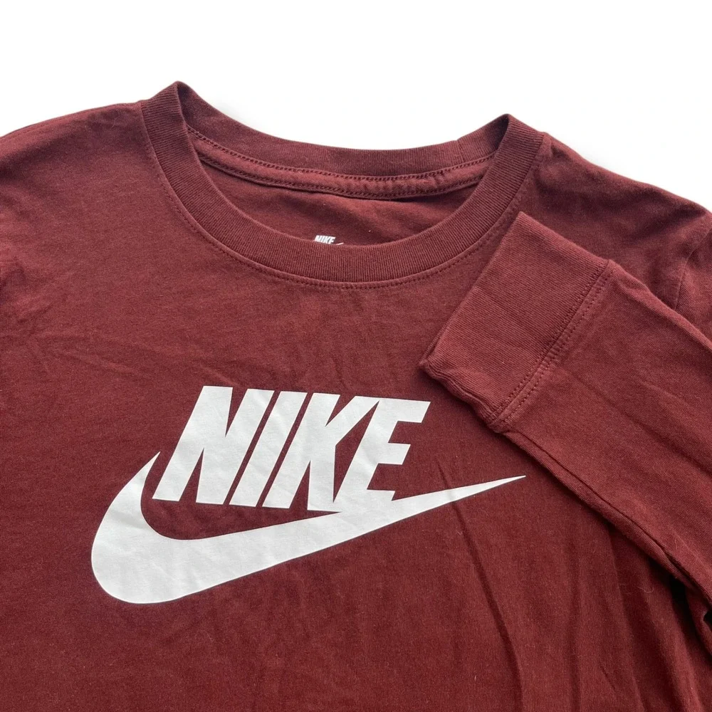 Nike Women's Sm Brown White Graphic Logo Long Sleeve T-Shirt The Nike Tee Sporty